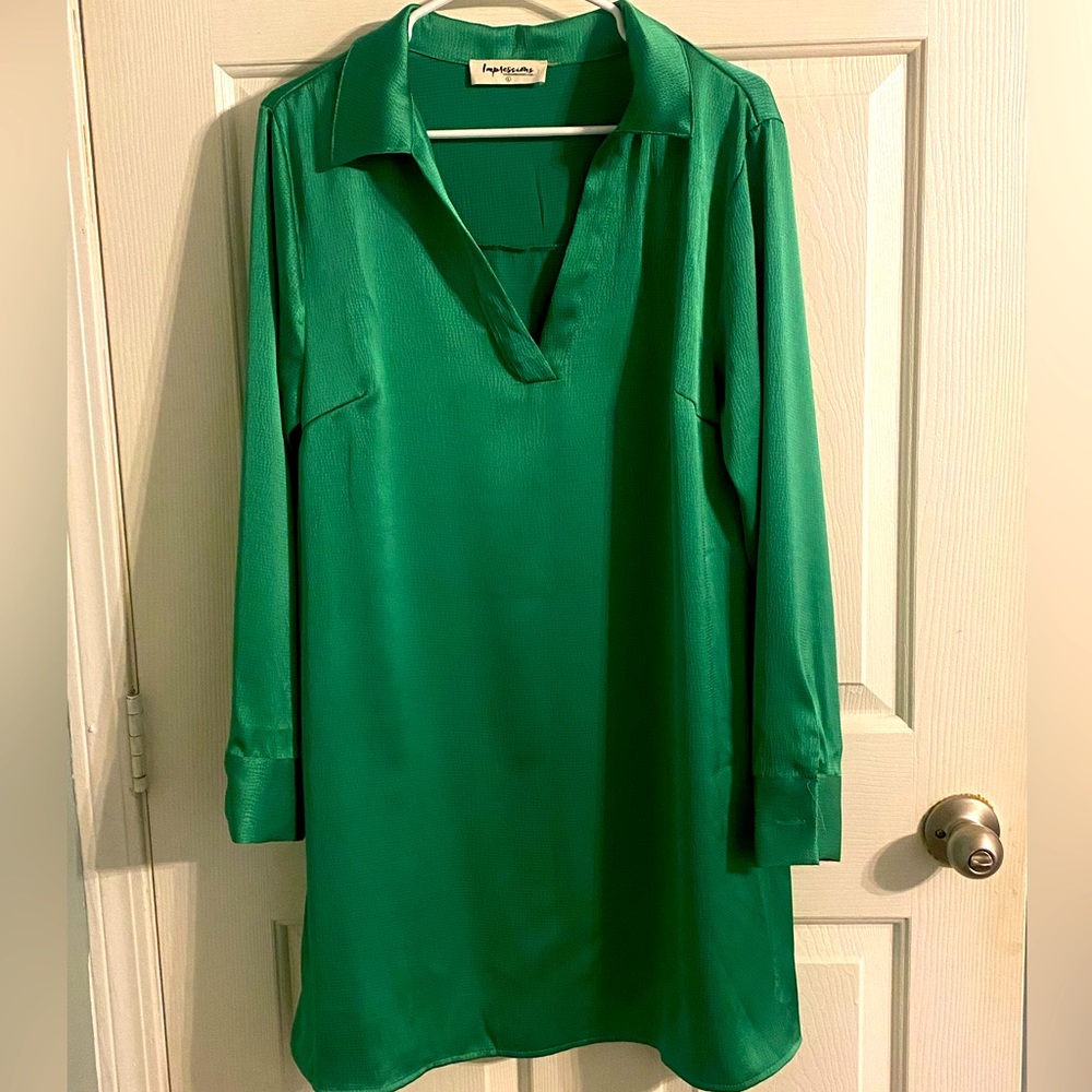 Boutique green satin dress. New without tags
